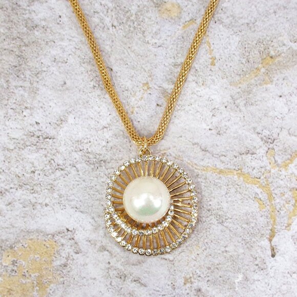 Pearl and crystal gold swirl pendant necklace with large white pearl - Picture 4 of 8
